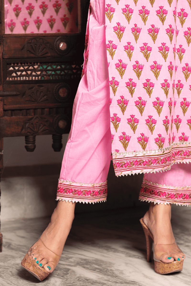 GULBAHAR PINK HAND BLOCK PRINT SUIT WITH SOFT NET LACE WORK DUPATTA SET - Pomcha Jaipur