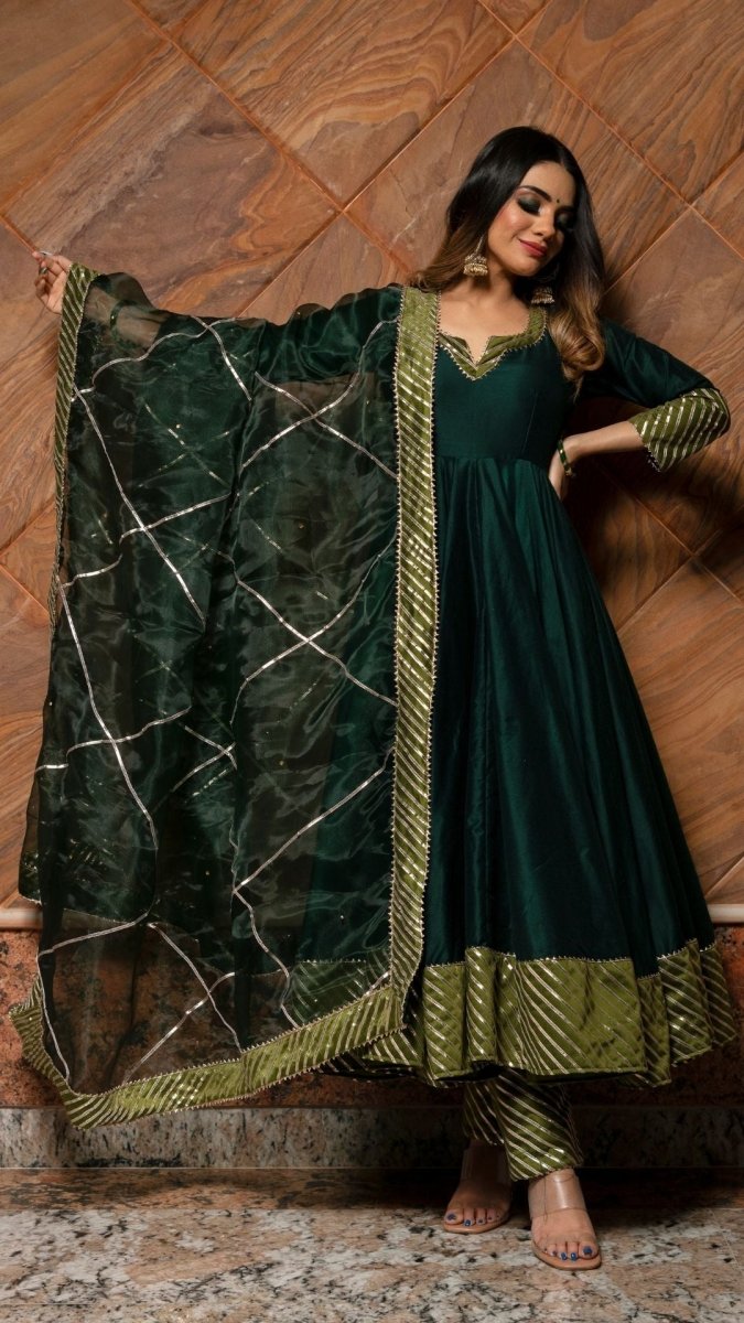 JANNAT DARK GREEN COTTON SILK ANARKALI WITH JAAL WORK ORGANZA DUPATTA SET - Pomcha Jaipur