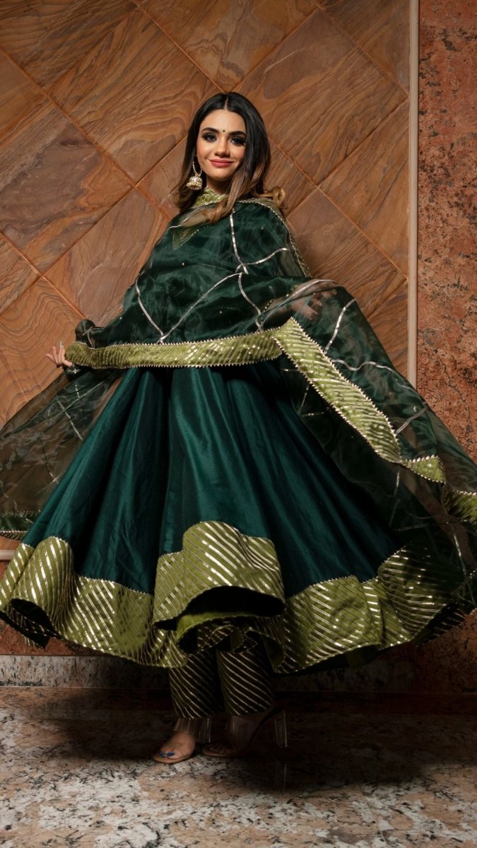 JANNAT DARK GREEN COTTON SILK ANARKALI WITH JAAL WORK ORGANZA DUPATTA SET - Pomcha Jaipur