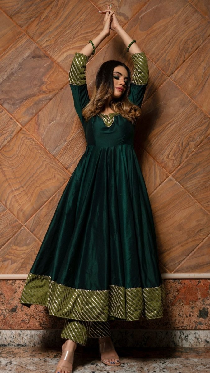 JANNAT DARK GREEN COTTON SILK ANARKALI WITH JAAL WORK ORGANZA DUPATTA SET - Pomcha Jaipur