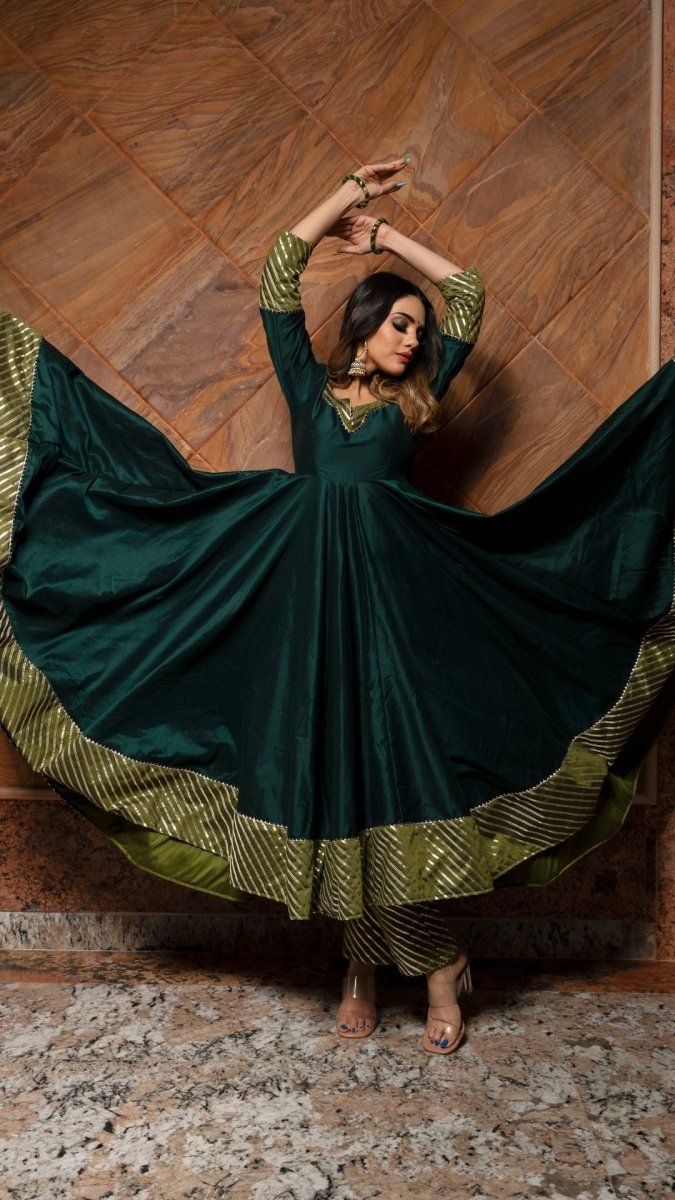 JANNAT DARK GREEN COTTON SILK ANARKALI WITH JAAL WORK ORGANZA DUPATTA SET - Pomcha Jaipur