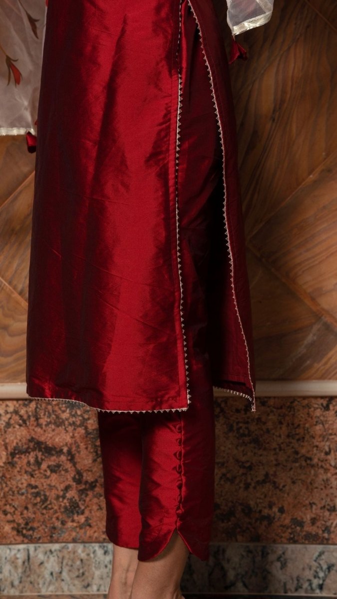 MAROON PHOOL TAFFETA SILK SUIT WITH DIGITAL PRINT ORGANZA DUPATTA SET - Pomcha Jaipur